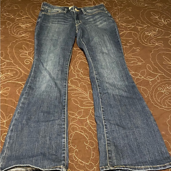 Denizen from Levi's Denim - Levi’s Denizen Mid-Rise Boot Cut Women’s Size 4S 27x30 Jeans